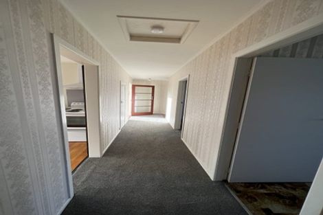 Photo of property in 9 Maunder Place, New Lynn, Auckland, 0600