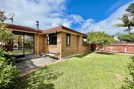 Photo of property in 2/1345 Dominion Extension, Mount Roskill, Auckland, 1041
