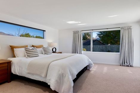 Photo of property in 5 Cedar Drive, Kelvin Heights, Queenstown, 9300