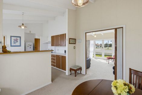 Photo of property in 556 Queen Street East, Levin, 5510