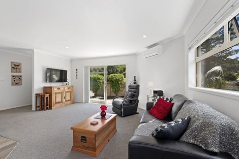 Photo of property in 9 Annalise Place, Orewa, 0931