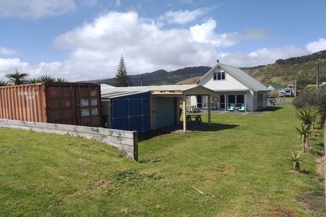 Photo of property in 25 Westside Road, Port Waikato, Tuakau, 2695