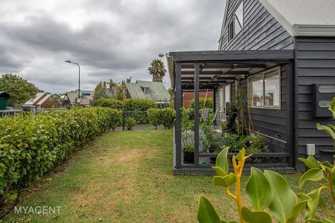 Photo of property in 13 Caspian Close, New Lynn, Auckland, 0600