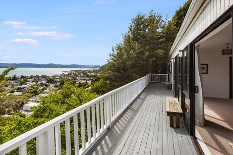 Photo of property in 15 Karaka Street, Eastbourne, Lower Hutt, 5013