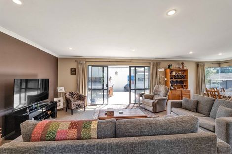 Photo of property in 30 Moulton Street, Moturoa, New Plymouth, 4310