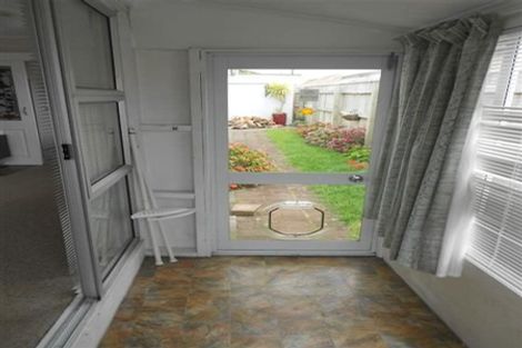 Photo of property in 2/311 Carrington Street, Vogeltown, New Plymouth, 4310