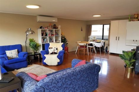 Photo of property in 19a Glenhaven Place, Te Atatu Peninsula, Auckland, 0610