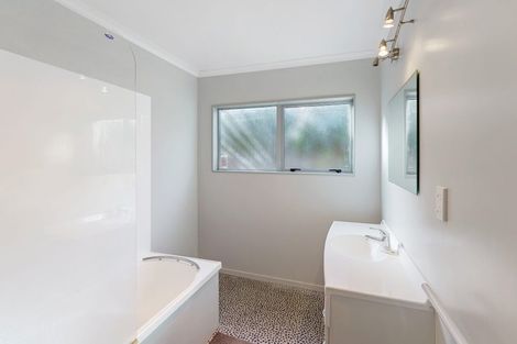 Photo of property in 5 Mohua Street, Waikanae, 5036