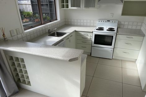 Photo of property in 2/12 Clovelly Road, Bucklands Beach, Auckland, 2012