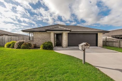 Photo of property in 37 Rainey Crescent, Papamoa Beach, Papamoa, 3118