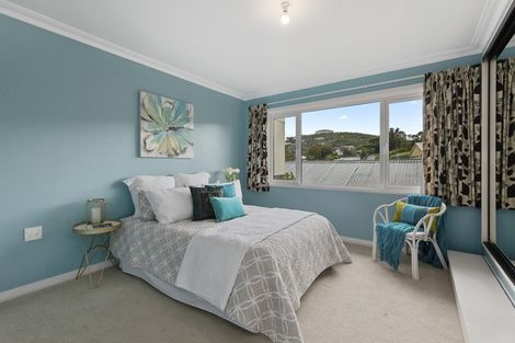 Photo of property in 207 Miromiro Road, Normandale, Lower Hutt, 5010