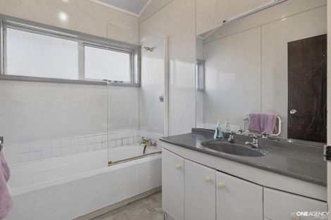 Photo of property in 129 Gloaming Hill, Titahi Bay, Porirua, 5022