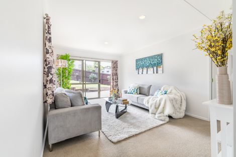 Photo of property in 27 Loughanure Place, Massey, Auckland, 0614