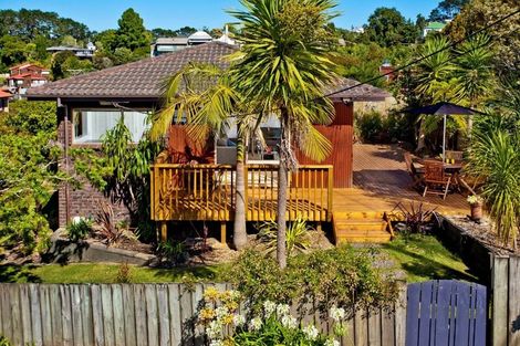 Photo of property in 1/5 Pullum Street, Birkenhead, Auckland, 0626