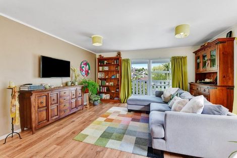 Photo of property in 94 Athena Drive, Totara Vale, Auckland, 0629