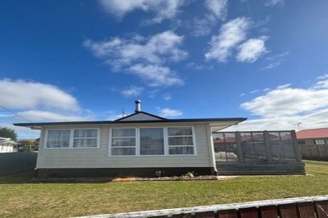 Photo of property in 17 Burns Street, Dannevirke, 4930