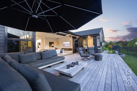 Photo of property in 21 Vogwill Road, Kumeu, 0810