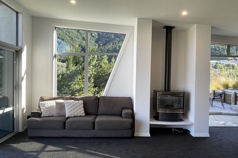 Photo of property in 6c Miller Place, Sunshine Bay, Queenstown, 9300