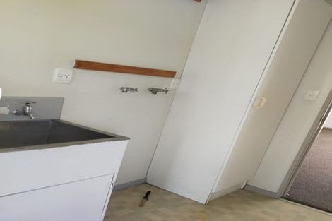 Photo of property in 16 Babich Road, Henderson Valley, Auckland, 0614