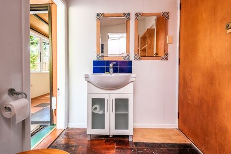 Photo of property in 14 Wellington Road, Surfdale, Waiheke Island, 1081