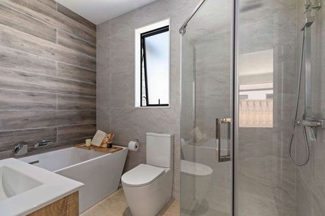 Photo of property in 2 Poutawa Lane, Clarks Beach, 2122