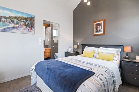 Photo of property in 25 Willow Avenue, Hannahs Bay, Rotorua, 3010