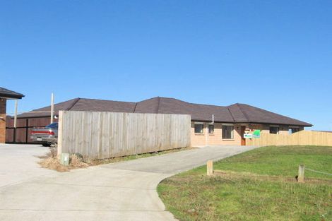 Photo of property in 22 Loughinisland Place, Weymouth, Auckland, 2103