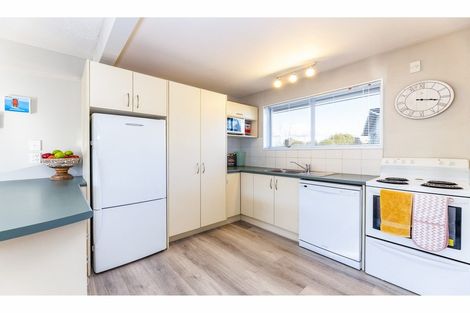 Photo of property in 23 Denniston Crescent, Redwood, Christchurch, 8051