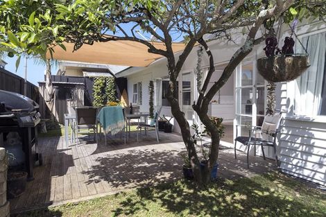 Photo of property in 42a The Esplanade, Eastern Beach, Auckland, 2012