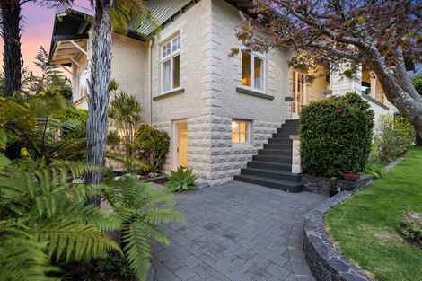 Photo of property in 384 Devonport Road, Tauranga South, Tauranga, 3112