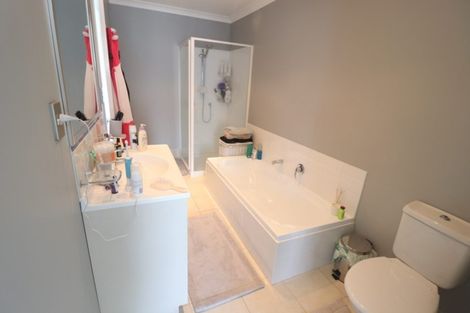 Photo of property in 7n Clearwater Cove, West Harbour, Auckland, 0618