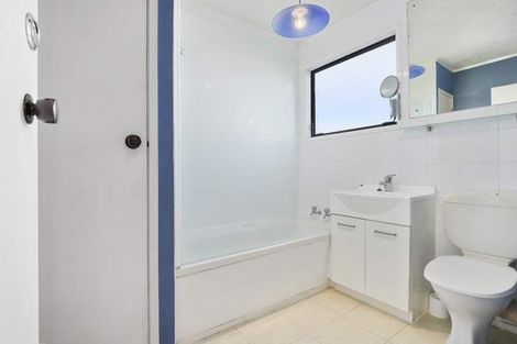 Photo of property in 18 Keats Place, Blockhouse Bay, Auckland, 0600