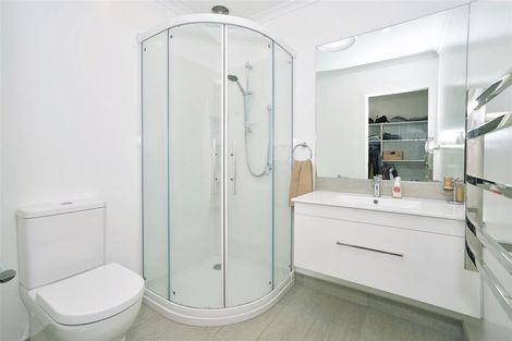 Photo of property in 2 Lake Crescent, Hamilton Lake, Hamilton, 3204