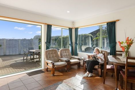 Photo of property in 122 Charles Prevost Drive, The Gardens, Auckland, 2105