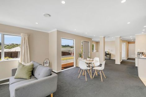Photo of property in 2 Catlins Glen, Aotea, Porirua, 5024