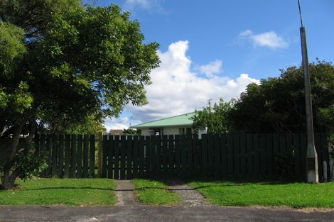 Photo of property in 38 Graham Avenue, Te Atatu Peninsula, Auckland, 0610