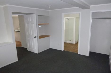 Photo of property in 22 Raymond Terrace, Northcote, Auckland, 0627