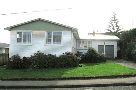 Photo of property in 12 Alder Place, Newlands, Wellington, 6037