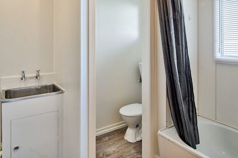 Photo of property in 2/35 Mana Esplanade, Paremata, Porirua, 5026