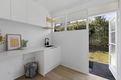 Photo of property in 3/50 Old Lake Road, Narrow Neck, Auckland, 0624