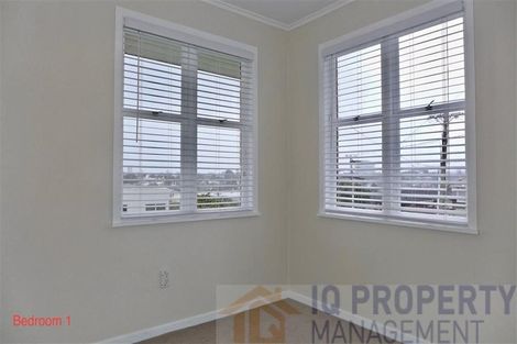 Photo of property in 1/15 East Coast Road, Milford, Auckland, 0620