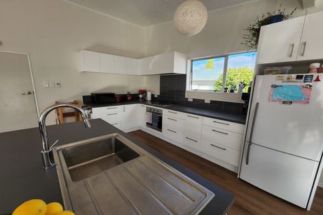 Photo of property in 303 Wellington Road, Wainuiomata, Lower Hutt, 5014