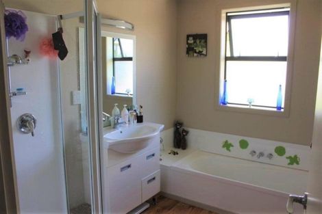 Photo of property in 11 Toiora Close, Takaka, 7110