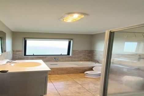 Photo of property in 25 Andover Way, Goodwood Heights, Auckland, 2105