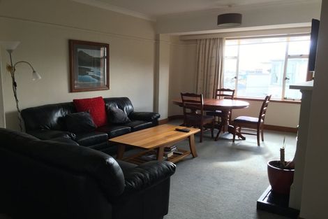 Photo of property in Owd Trafford Flats, 17 Brougham Street, Mount Victoria, Wellington, 6011