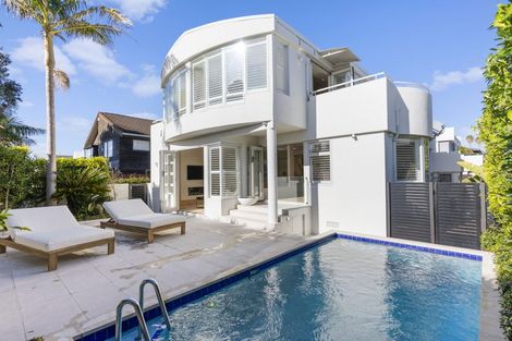 Photo of property in 1/2 Holiday Road, Milford, Auckland, 0620