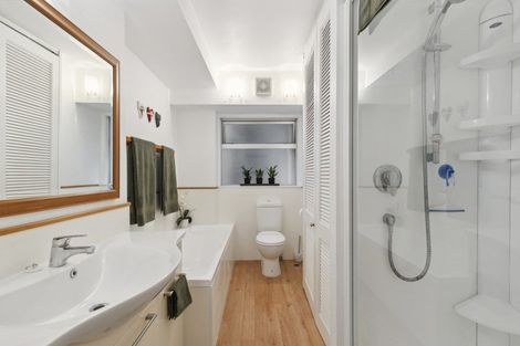 Photo of property in Jerningham Apartments, 20 Oriental Terrace, Oriental Bay, Wellington, 6011