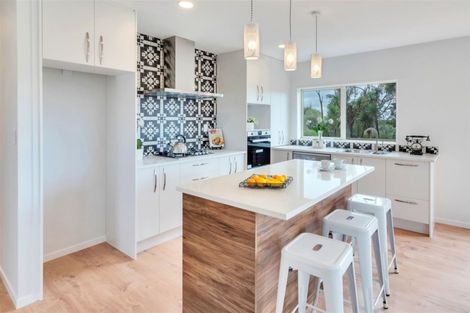 Photo of property in 48a Pine Avenue, Henderson, Auckland, 0612