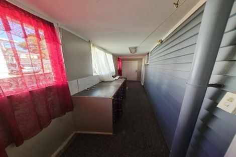 Photo of property in 39 Sunnyside Road, Sunnyvale, Auckland, 0612