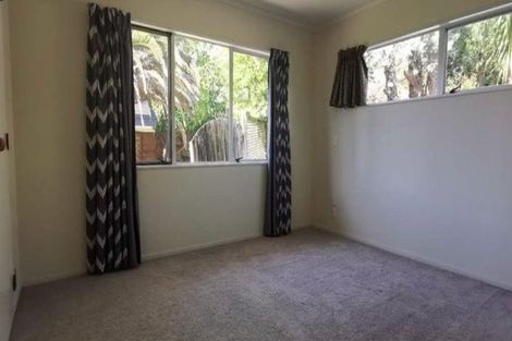Photo of property in 21 Raelene Place, Massey, Auckland, 0614